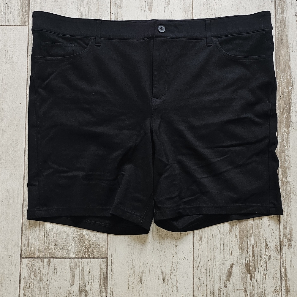 Torrid Black Stretch Shorts 26 - Like New
